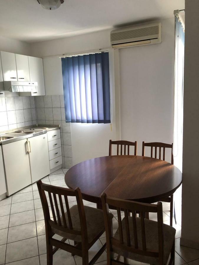 Apartments With Private Parking Baska Voda Luaran gambar
