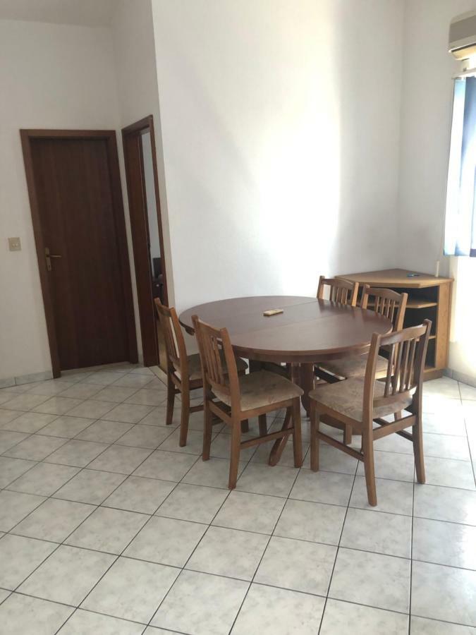 Apartments With Private Parking Baska Voda Luaran gambar